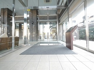 ヨコハマオールパークス第四街区のエントランス