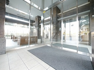 ヨコハマオールパークス第四街区のエントランス