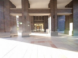 ヨコハマオールパークス第四街区のエントランス