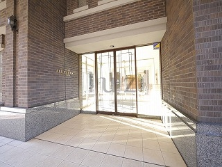ヨコハマオールパークス第四街区のエントランス