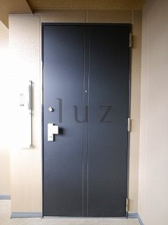 ヨコハマオールパークス第四街区の玄関|綺麗な玄関ドア！