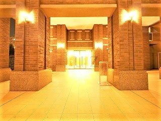 ヨコハマオールパークス第四街区のエントランス|高級感漂うエントランス！
