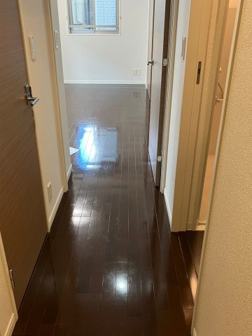 ライジングプレイス浅草弐番館の玄関