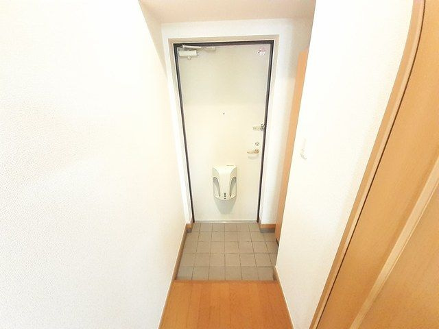 フィルストン白壁の玄関