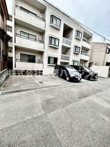 サニーコート小曽根の駐車場