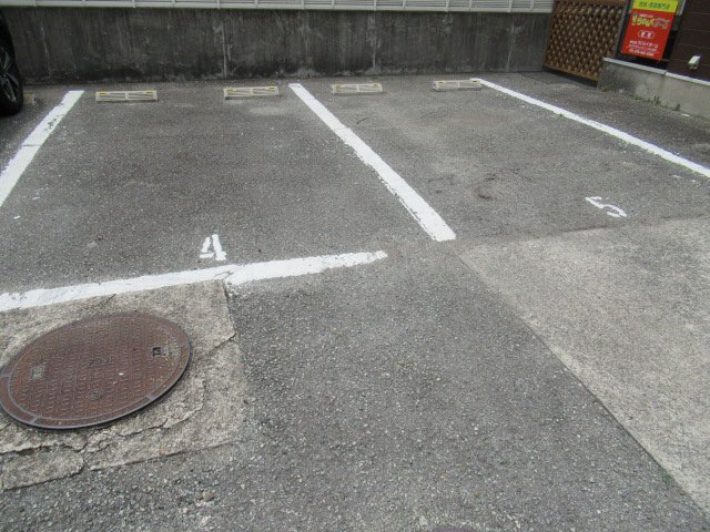 シャーロンの駐車場