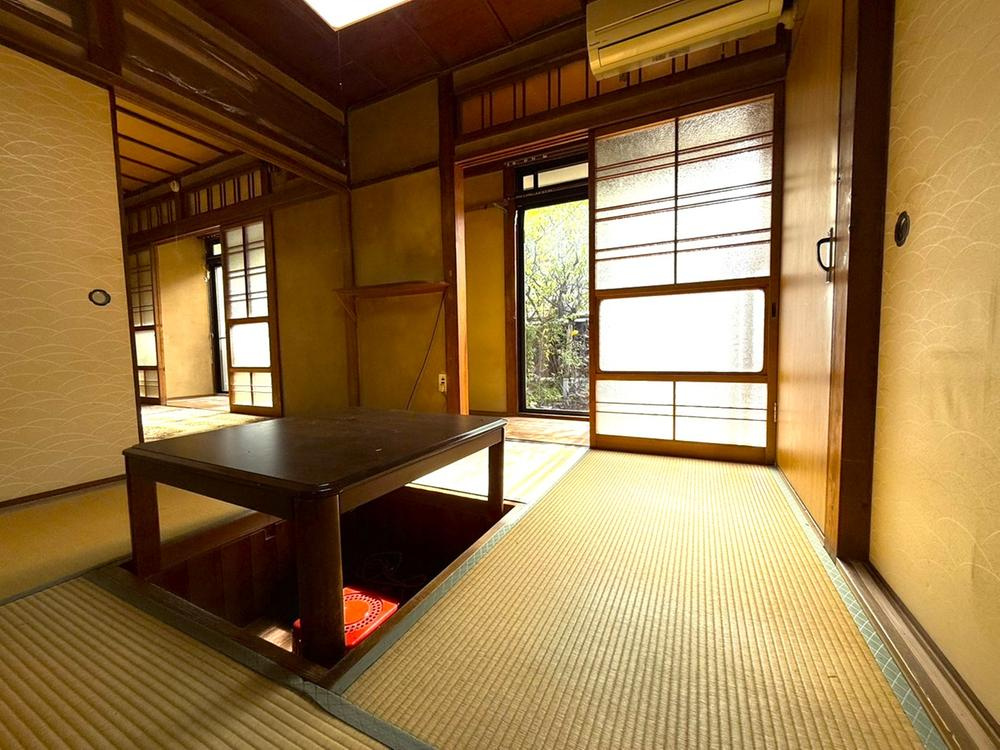 山之上3丁目　中古一戸建ての内装|和室4.5帖　掘りごたつ
■物件内覧・資金計画相談・住宅ローン相談、リフォーム相談、お問合せ受付中■
※当日・翌日のご内覧、ご相談はお電話でのお問合せがスムーズです！