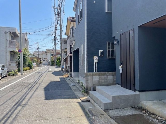 練馬区田柄5丁目 限定1棟の前面道路含む現地写真|前面道路東側約6.0ｍ公道に面しており、車の駐車も安心です