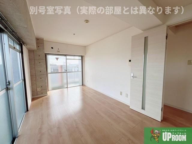 メゾン深山の居間・リビング