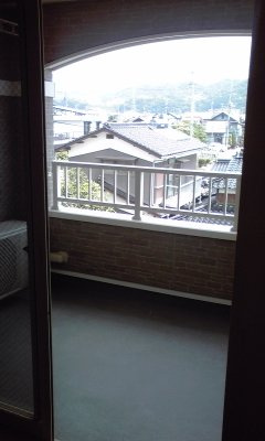 ファミールケイ　Ｆのバルコニー