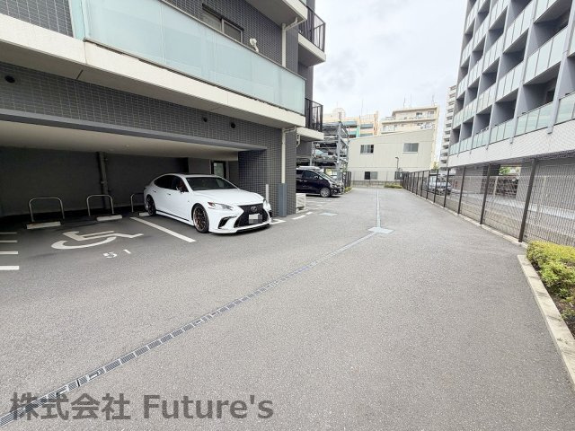 プレイズ三郷中央の駐輪場|駐車場（空き・料金要確認）