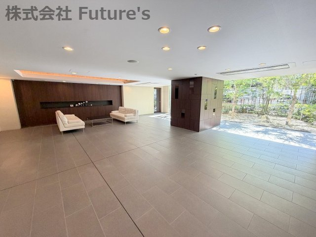 プレイズ三郷中央のエントランス|マンションエントランスの写真です