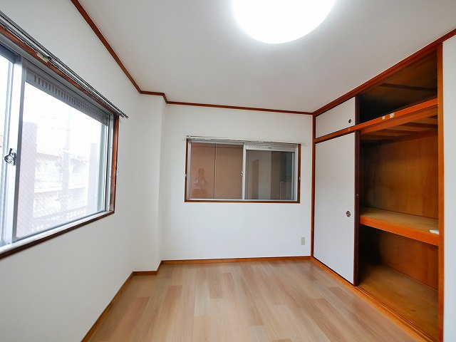 大奥マンションBの寝室|ゆとりの広さです