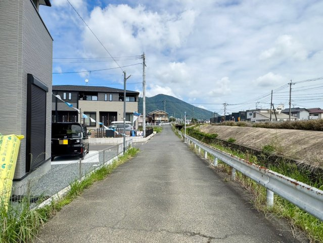 ーBloomーブルームー小倉南区下石田2丁目1期　【小倉南区　新築戸建て】の前面道路含む現地写真
