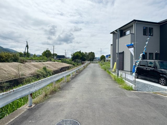 ーBloomーブルームー小倉南区下石田2丁目1期　【小倉南区　新築戸建て】の前面道路含む現地写真