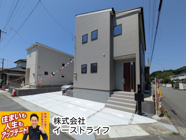 【新築戸建】　いわき市中岡町1丁目1期　長期優良住宅の外観|手前のグレーの外観が2号棟、奥の白い外観が1号棟になります