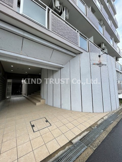 北梅田サニーアパートメントのエントランス|建物の内部です