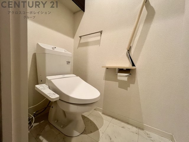 温水洗浄便座付きのトイレです♪