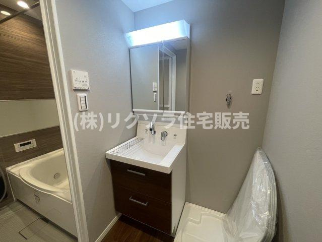 走谷1丁目　中古一戸建ての独立洗面台|■物件内覧・資金計画相談・住宅ローン相談、リフォーム相談、お問合せ受付中■
※当日・翌日のご内覧、ご相談はお電話でのお問合せがスムーズです！