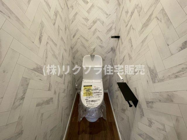 走谷1丁目　中古一戸建ての設備|2階トイレ
■物件内覧・資金計画相談・住宅ローン相談、リフォーム相談、お問合せ受付中■
※当日・翌日のご内覧、ご相談はお電話でのお問合せがスムーズです！