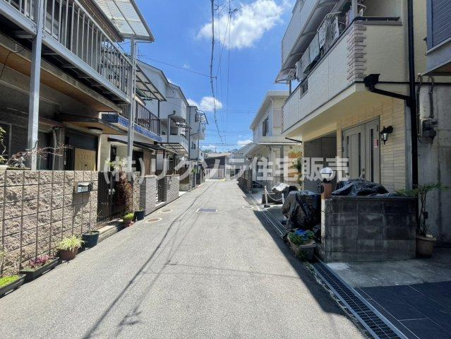 走谷1丁目　中古一戸建ての前面道路含む現地写真|前道　北　幅員4.0ｍ
■物件内覧・資金計画相談・住宅ローン相談、リフォーム相談、お問合せ受付中■
※当日・翌日のご内覧、ご相談はお電話でのお問合せがスムーズです！