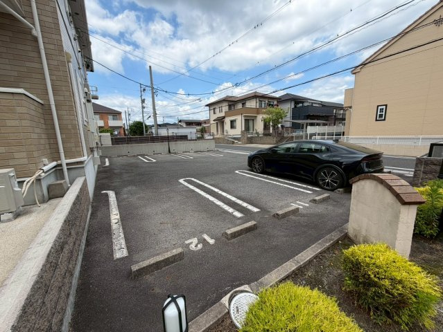 ウインフィールドＡの駐車場