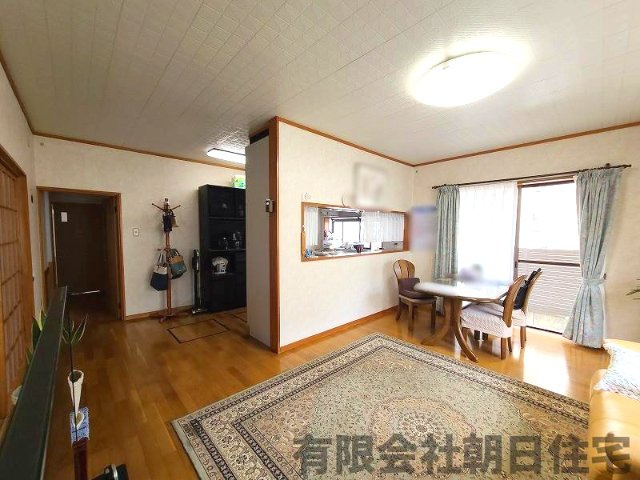 【居間・リビング】 | 東出雲町揖屋中古戸建 | ゆったりとしたリビングです