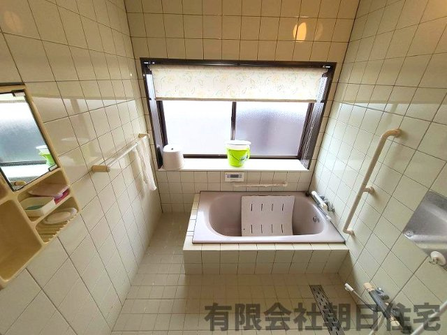【浴室】 | 東出雲町揖屋中古戸建 | 広くて明るいお風呂です