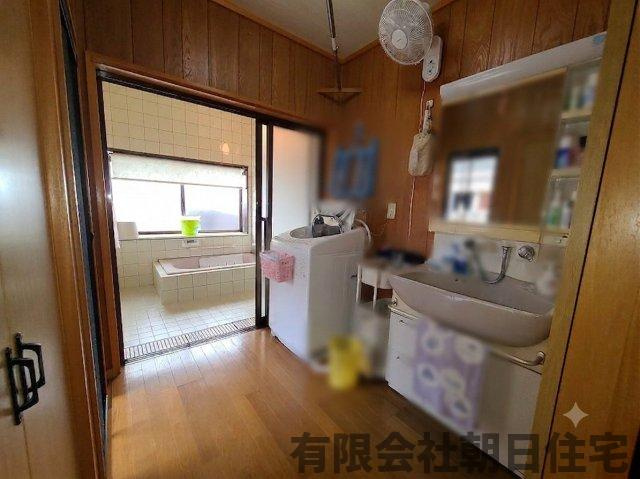【独立洗面台】 | 東出雲町揖屋中古戸建 | 脱衣所もゆったりしています