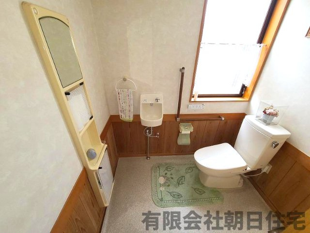 【トイレ】 | 東出雲町揖屋中古戸建 | 広くて明るく使いやすいトイレです