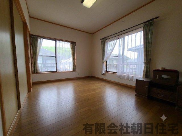 【洋室】 | 東出雲町揖屋中古戸建 | 収納豊富な洋室です
