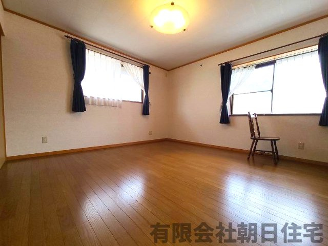 【洋室】 | 東出雲町揖屋中古戸建 | 明るい洋室です