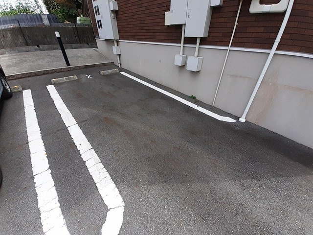 ブライト　ボナールの駐車場