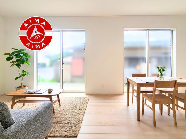 福岡市東区和白東2丁目第7-2棟（1号棟）の内観：施工例|明るく開放的なリビングダイニングは豊かな陽光が注ぎ込み、やすらぎの空間を演出してくれます。ご家族で楽しいひとときをお過ごし下さい。※家具はCGを合成したものです。