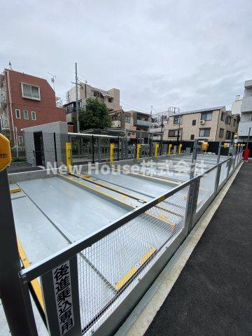 ルフォンプログレ北新宿の駐車場