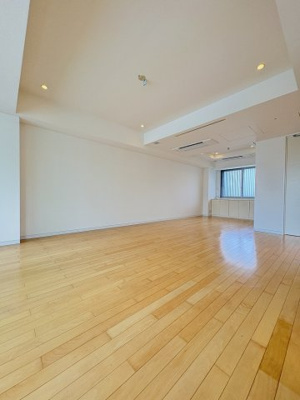 【居間・リビング】 | 表参道ヒルズゼルコバテラスW