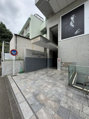 【エントランス】 | 表参道ヒルズゼルコバテラスW