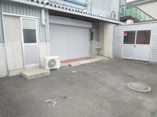 厚木市上依知の倉庫