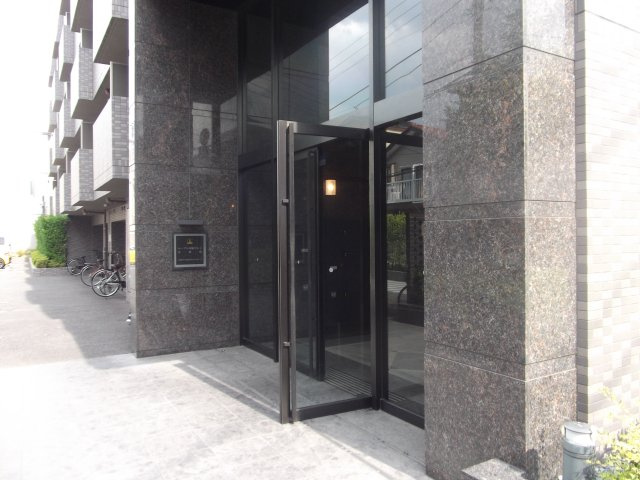 ルーブル川崎中丸子参番館のエントランス