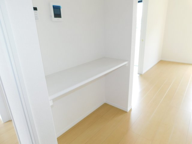 北名古屋市鍜治ケ一色西一丁目の新築一戸建のその他|◇棚◇　　小物を飾ったり、作業スペースなど多用途に利用できます♪