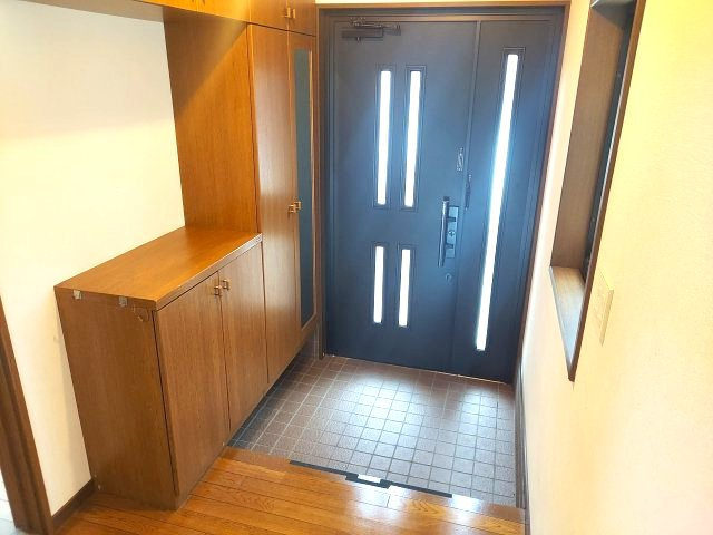 宝塚市口谷西3丁目一戸建の玄関
