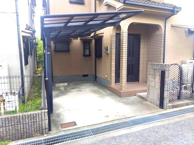 宝塚市口谷西3丁目一戸建の駐車場