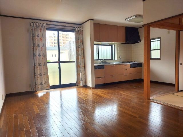 宝塚市口谷西3丁目一戸建の居間・リビング