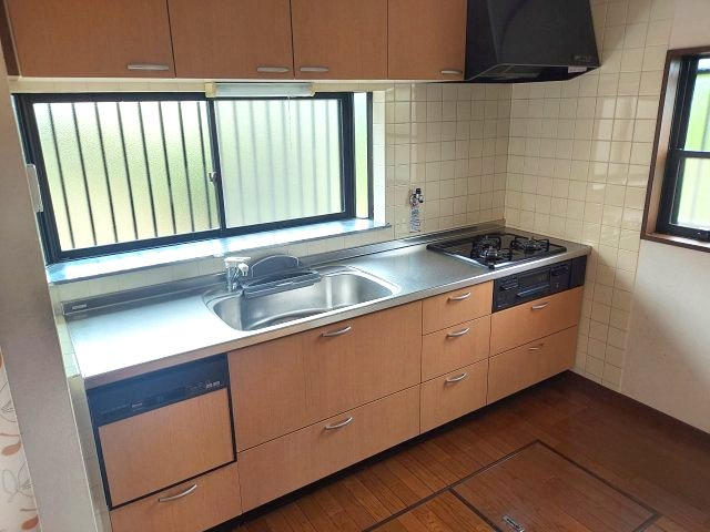 宝塚市口谷西3丁目一戸建のキッチン|食洗機付きシステムキッチン