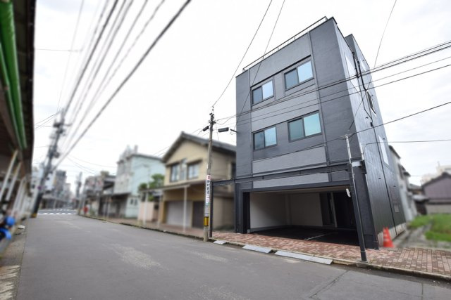 新潟市中央区古町通十番町の前面道路含む現地写真