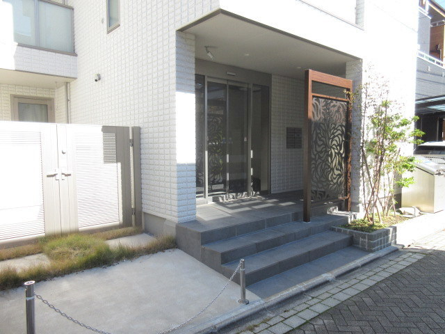 足立区綾瀬４丁目の賃貸マンションのロビー|★アプローチ★