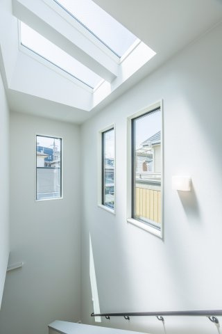 ツバキスタイルIRO（イロ）枚方市藤阪中町のその他|吹き抜けと天窓の開放的な空間。自然光を取り入れ、明るく心地よい空間をつくりました。