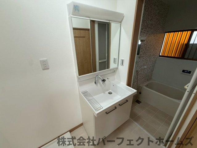 長尾元町7丁目連棟の独立洗面台|独立洗面化粧台が付いています