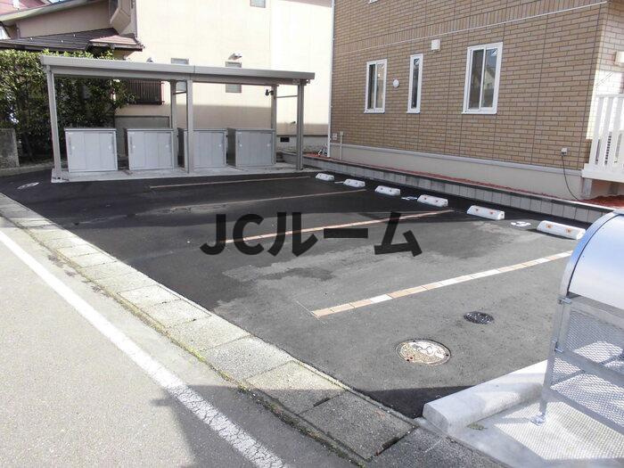 リベルタ春日野の駐車場
