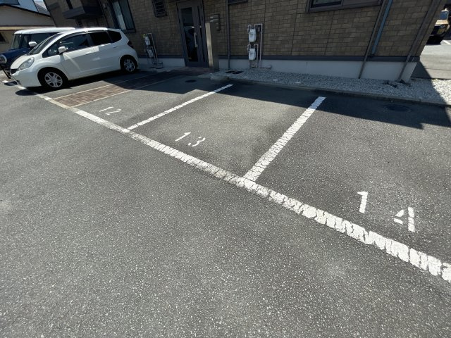 リビングタウン魚住　B棟の駐車場